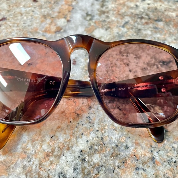 EUC CHANEL SUNGLASSES - Picture 15 of 16